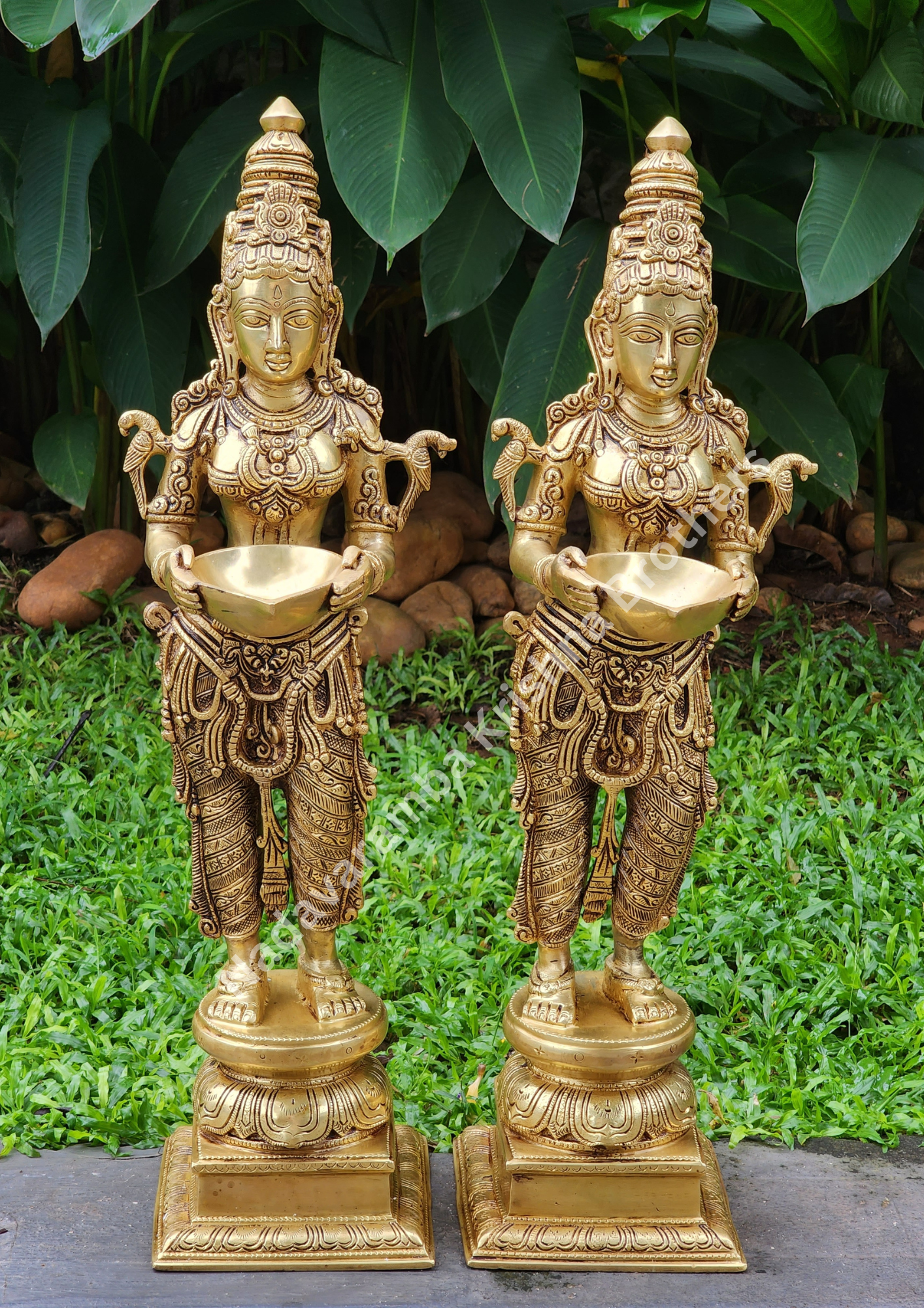 Pavai Vilakku 2 feet